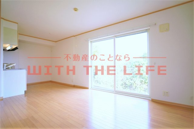 グランドアマレーVI番館【10,000円キャッシュバック対象物件】の居間・リビング|ゆったり過ごせる居間です
