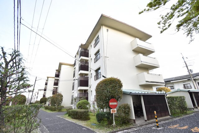 円明寺ヶ丘団地F棟