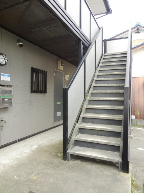 ウィングハイム【キャッシュバック対象物件】のエントランス|ゆとりのあるエントランスです