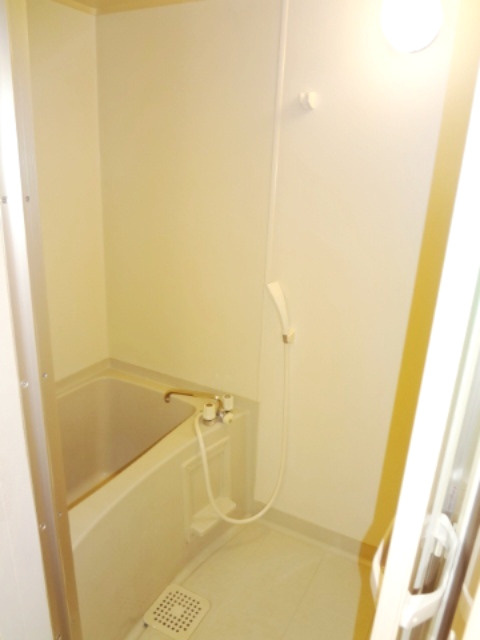 ウィングハイム【キャッシュバック対象物件】の浴室|コンパクトで使いやすいお風呂です