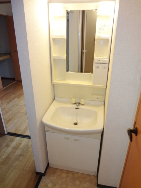 ウィングハイム【キャッシュバック対象物件】の独立洗面台|独立洗面台です