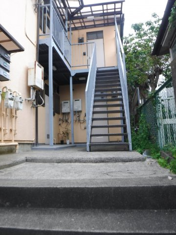 ハイツ桑原のエントランス