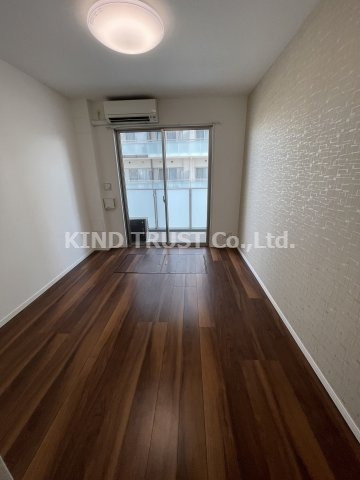 NORTH VILLAGE 伍番館の居間・リビング|こちらの居間で趣味の時間をお楽しみください