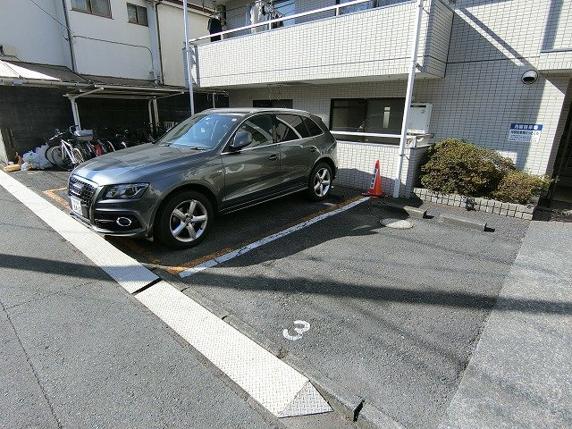 キョーワハウス昭島の駐車場