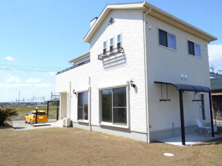 【外観】 | 価格変更・新古河駅徒歩12分・100坪・庭付き・駐車場4台並列・南西向き・4SLDK・バルコニー・
