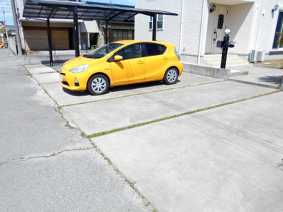 【駐車場】 | 中古戸建　加須市柏戸(新古河)　全1棟　1号棟　100坪 | 価格変更・新古河駅徒歩12分・100坪・庭付き・駐車場4台並列・南西向き・4SLDK・バルコニー・