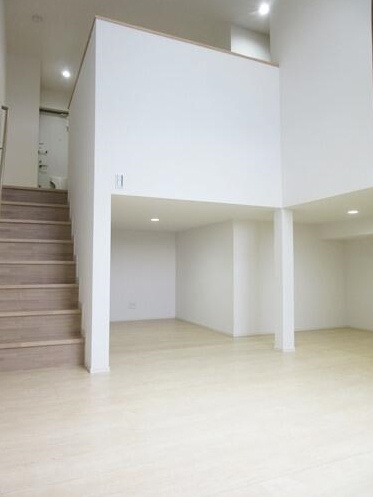 熊本市東区長嶺東６丁目のアパートの居間・リビング