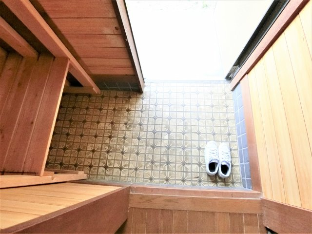 高師貸家の玄関