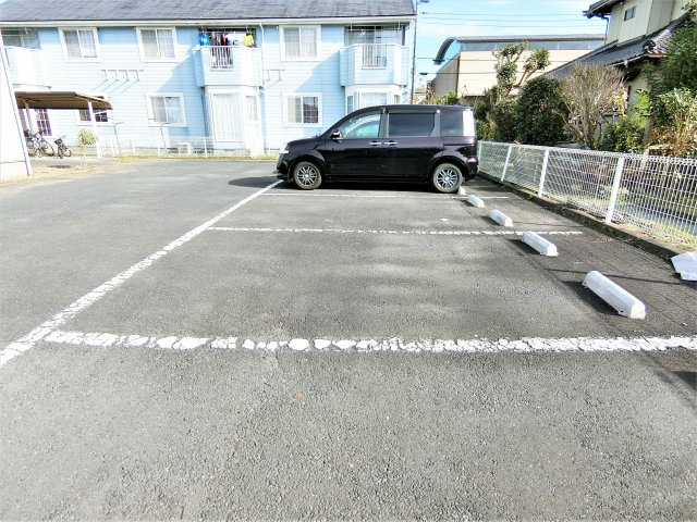 田間パークハイツⅡの駐車場