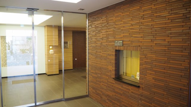 イニシアイオ本蓮沼駅前のエントランス|エントランス風除室