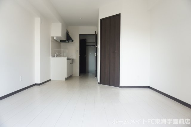 熊本市中央区西子飼町の賃貸マンションの居間・リビング