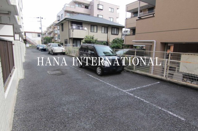  コスモリード浦安北栄 の駐車場