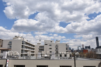 【展望】 | ダイアパレス北３条 | 洋室（５．４帖）から見える眺望です。