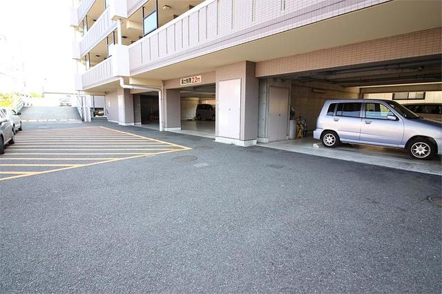 ヴァンヴェール湘南の駐車場