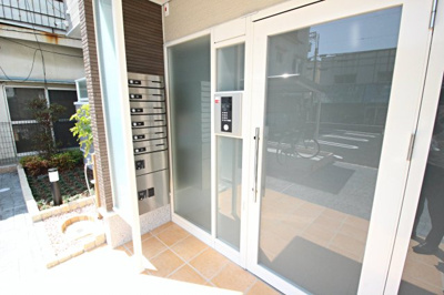 【エントランス】 | コンフォート しき | ★オートロック、集合ポスト★
