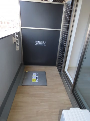 大阪市淀川区加島１丁目の賃貸マンションのバルコニー