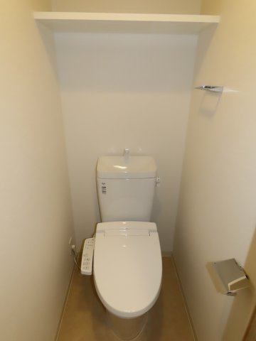 大阪市淀川区加島１丁目の賃貸マンションのトイレ|ウォシュレット