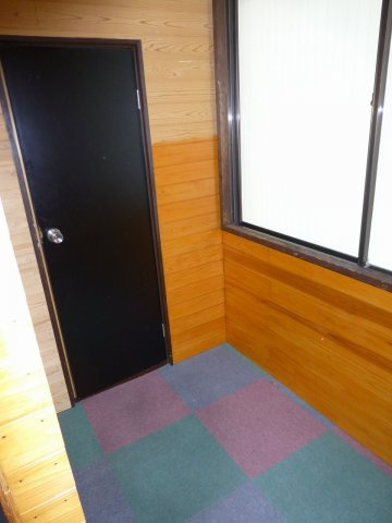 七福ビルBの玄関