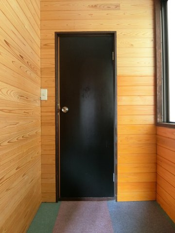 七福ビルBの玄関