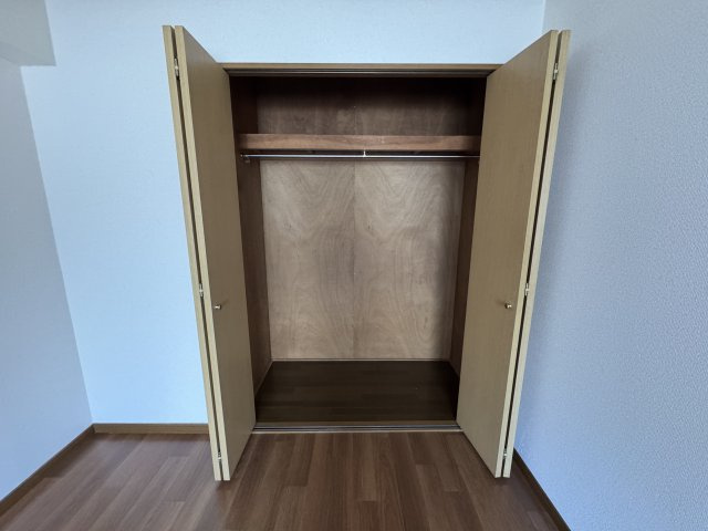 ヴィレッヂ七栄の収納|クローゼット（北側洋室）