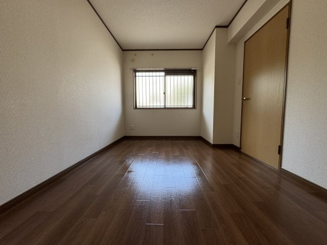 ヴィレッヂ七栄の洋室|北側洋室