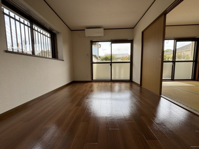 ヴィレッヂ七栄の子供部屋|南側洋室