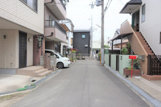 【前面道路含む現地写真】