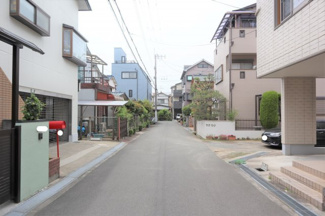 【前面道路含む現地写真】