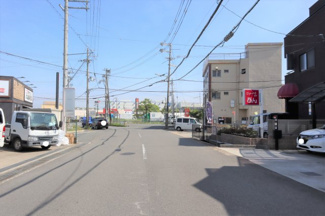 【前面道路含む現地写真】