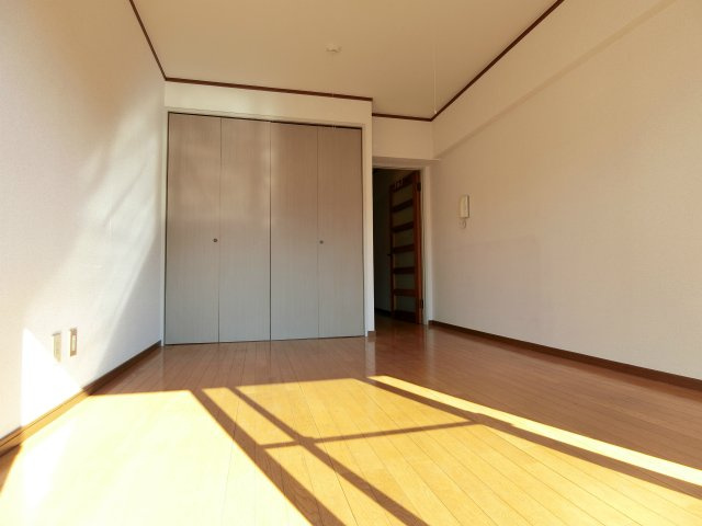ドマーニASOUの居間・リビング|ゆったり過ごせる居間です