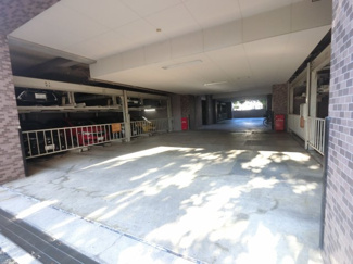 【駐車場】 | 敷地内駐車場です。
お車をお持ちの方も安心です。