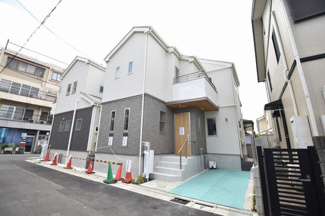 【外観】 | 閑静な住宅街に重厚感ある佇まい。ご内覧はすでに可能で御座います。