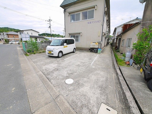 ヨークンハウス木津川の駐車場