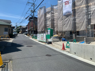 【前面道路含む現地写真】