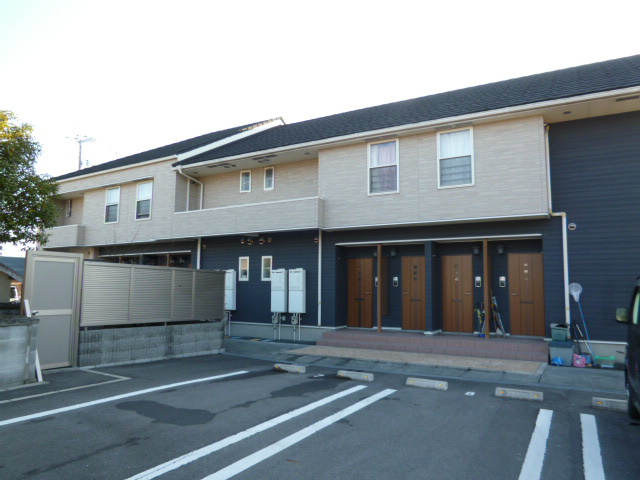 総社市中原のアパートの外観