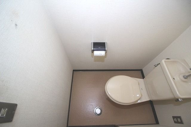 新堀ハイツ3のトイレ|ゆったりとした空間のトイレです