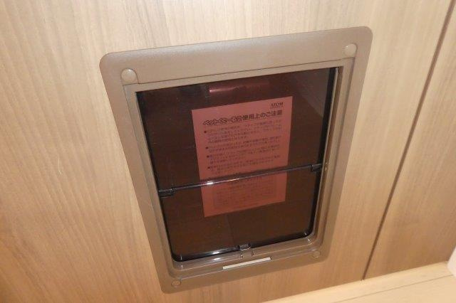 パーク・ヴィラ酒津の設備|ペット用くぐり戸