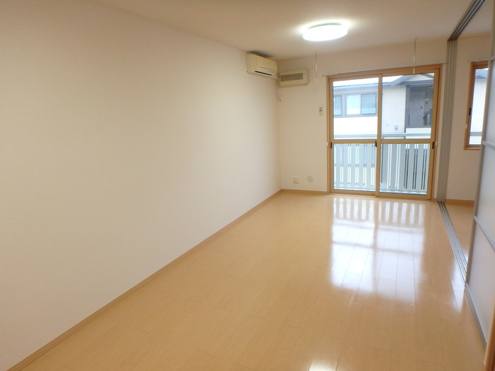 リビングタウン八日市場Aの居間・リビング