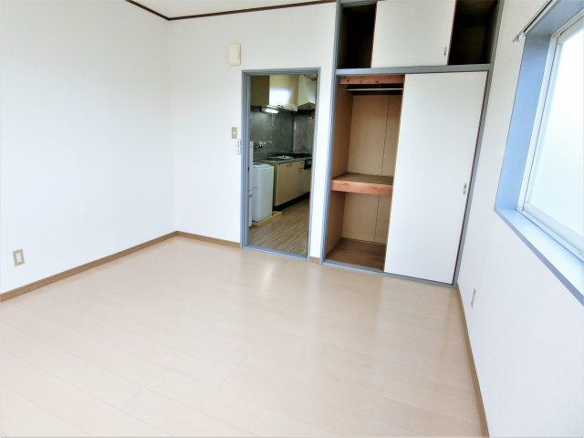 ワイエムハイツ1号棟の洋室