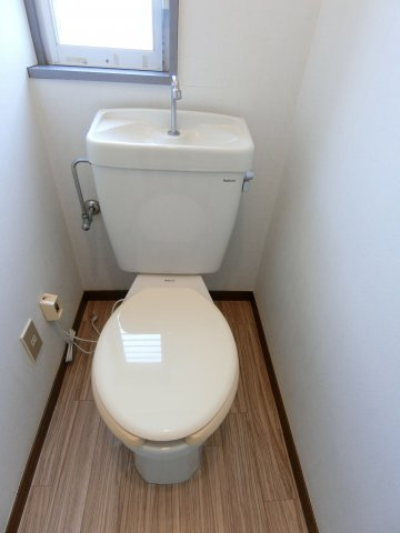 ワイエムハイツ1号棟のトイレ
