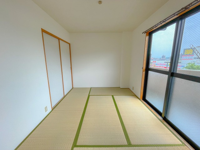 サンコート高見の和室|畳の上でゆっくりとくつろげる和室です