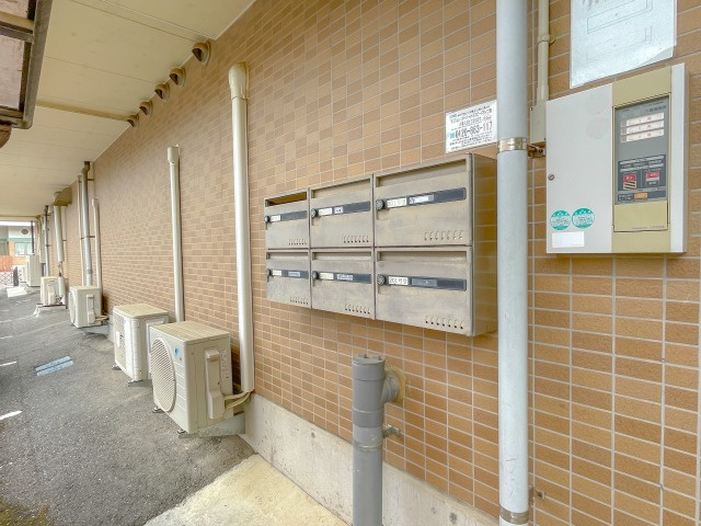 サンコート高見のエントランス|建物の内部です