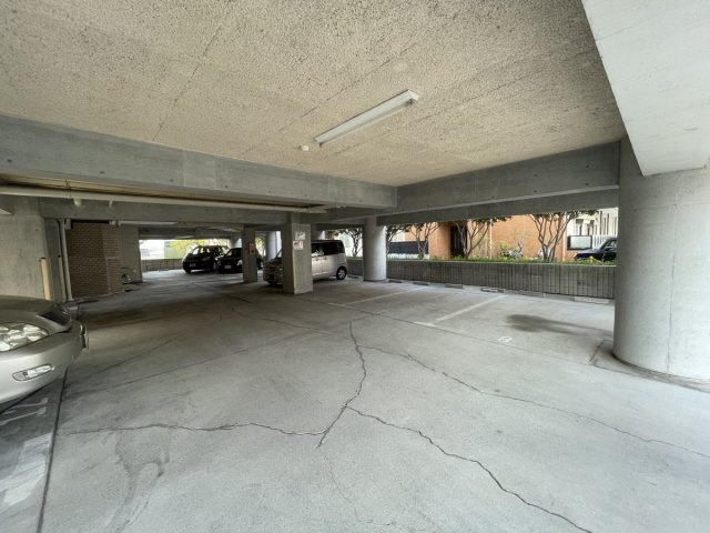 東灘プレイスの駐車場