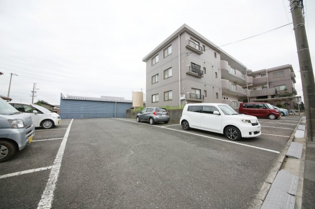 エステート富貴ノ台の駐車場