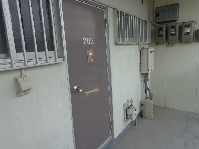 カクサン第2コーポの玄関