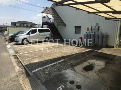 【駐車場】 | 清水荘 | 駐車場があるので、車を買う予定の方も安心です