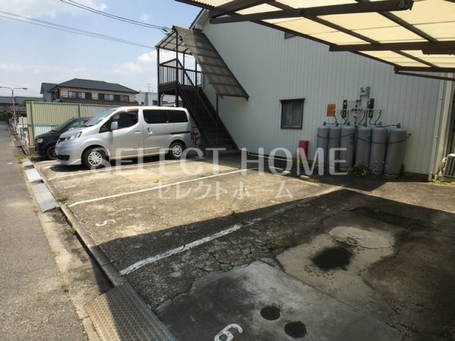 【駐車場】 | 清水荘 | 駐車場があるので、車を買う予定の方も安心です