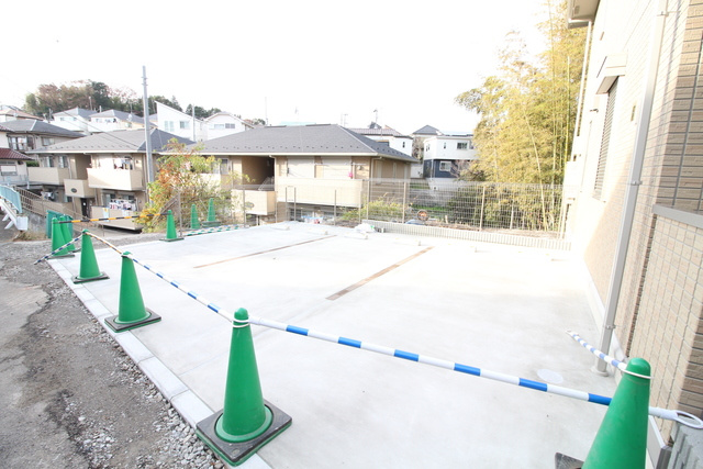 フィオーレC棟の駐車場