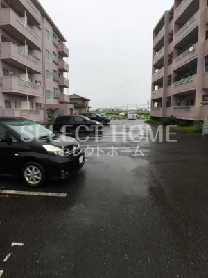 【駐車場】 | 第2マンション鈴木(A棟)  | 車をお持ちの方に嬉しい駐車場付きの物件です