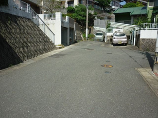 【前面道路含む現地写真】
